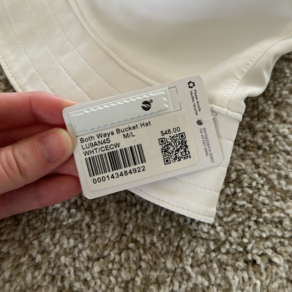 Lululemon both ways bucket hat white size M/L - Picture 2 of 5